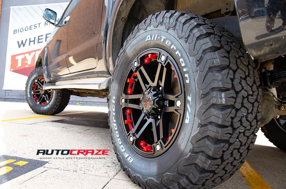 TOYOTA HILUX N70 4WD T01 SATIN BLACK WITH RED INSERTS